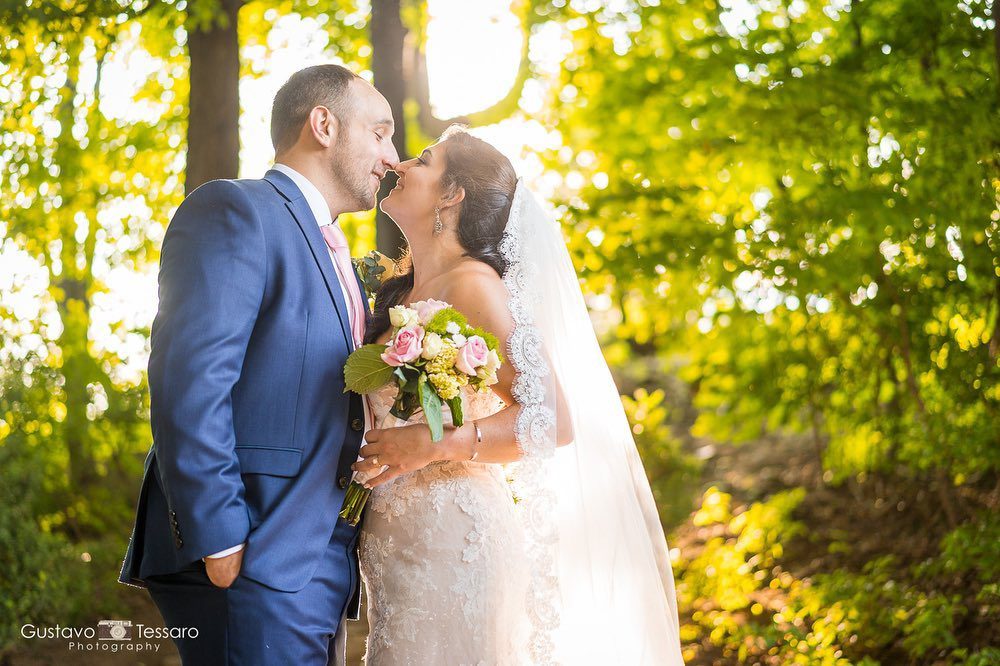 Tarrywile Hikers Wed tarrywile-hikers-standing-nose-to-nose-on-trail