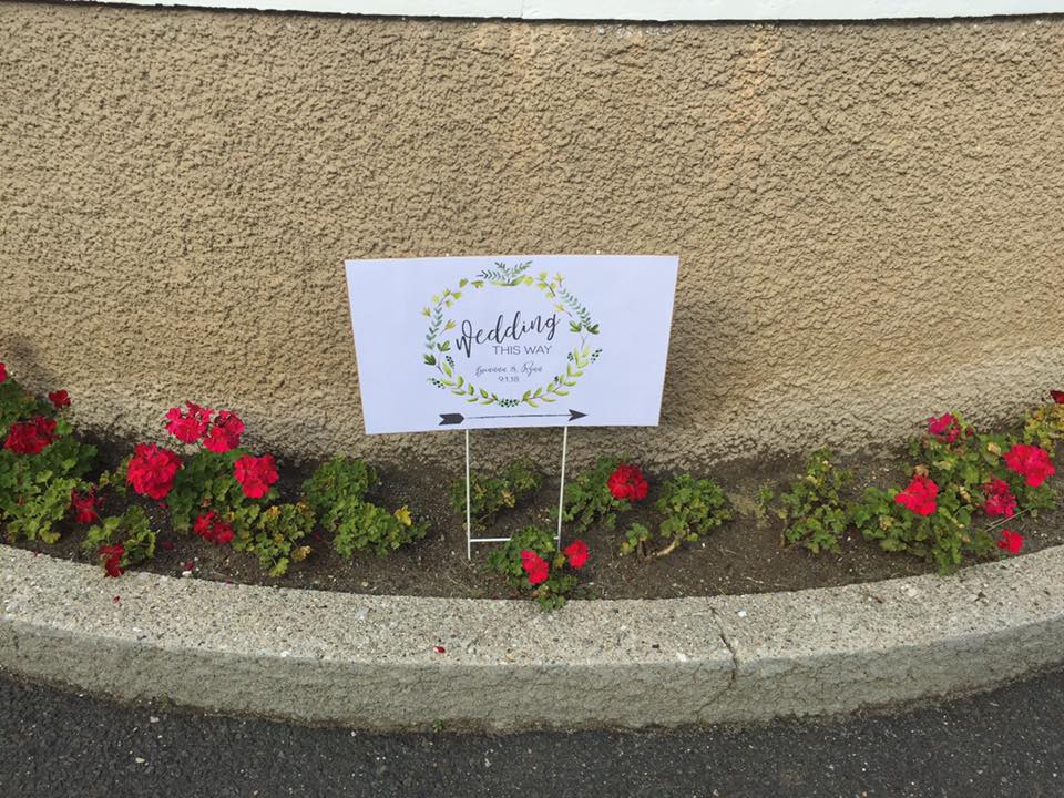 Weddings at Tarrywile poster pointing the way to brianna and ryans ceremony